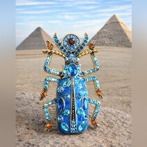 Gorgeous rhinestone scarab Egyptian beetle 🪲 pin/brooch fancy stunning insects